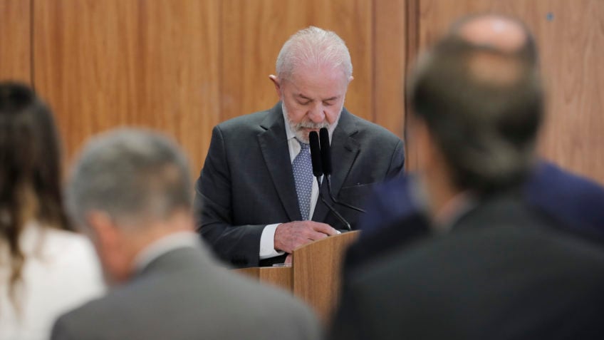 Lula empata com Bolsonaro, Tarcísio e mais 3 no 2º turno, diz Quaest