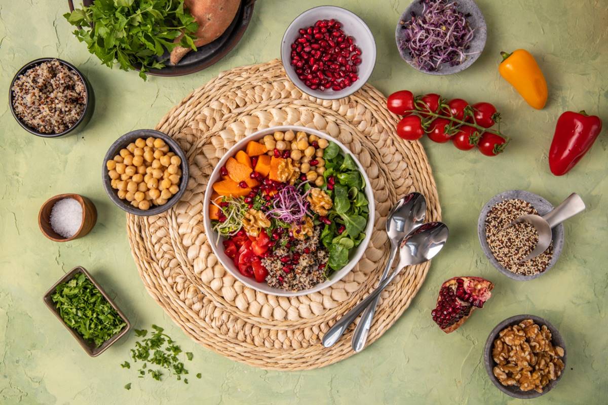Confira 10 alimentos aliados da saúde feminina após os 40 anos