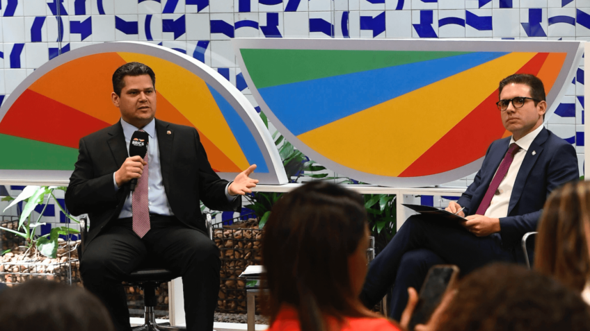 Vou “trabalhar” para votar aumento de deputados, diz Alcolumbre