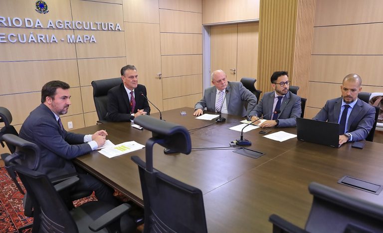 Ministro Carlos Fávaro e ministro da Agricultura e Florestas de Angola avançam no acordo entre os países