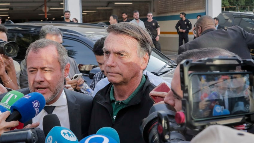 Bolsonaro nega envio de dinheiro a Zambelli via Pix
