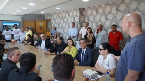 Vereadores e prefeito de Cuiabá se reúnem com ambulantes do centro