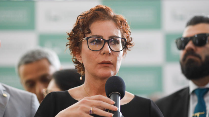 Câmara dá 120 dias de licença à Zambelli por “interesse particular”