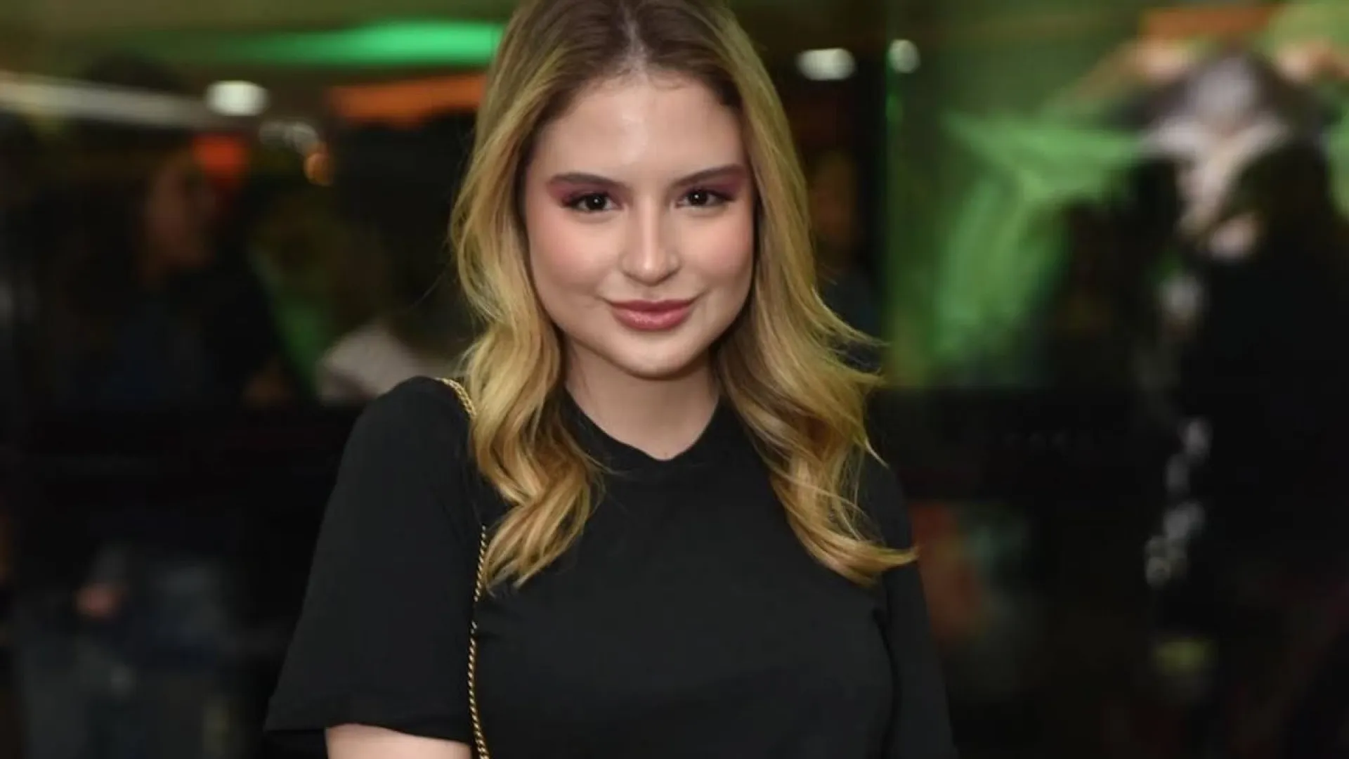 Sophia Valverde, a 'Poliana' do SBT, anuncia noivado após 3 meses de namoro