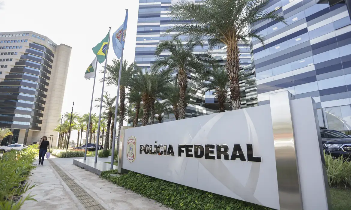 Bolsonaro afirma que deu R$ 2 milhões a filho que está nos EUA