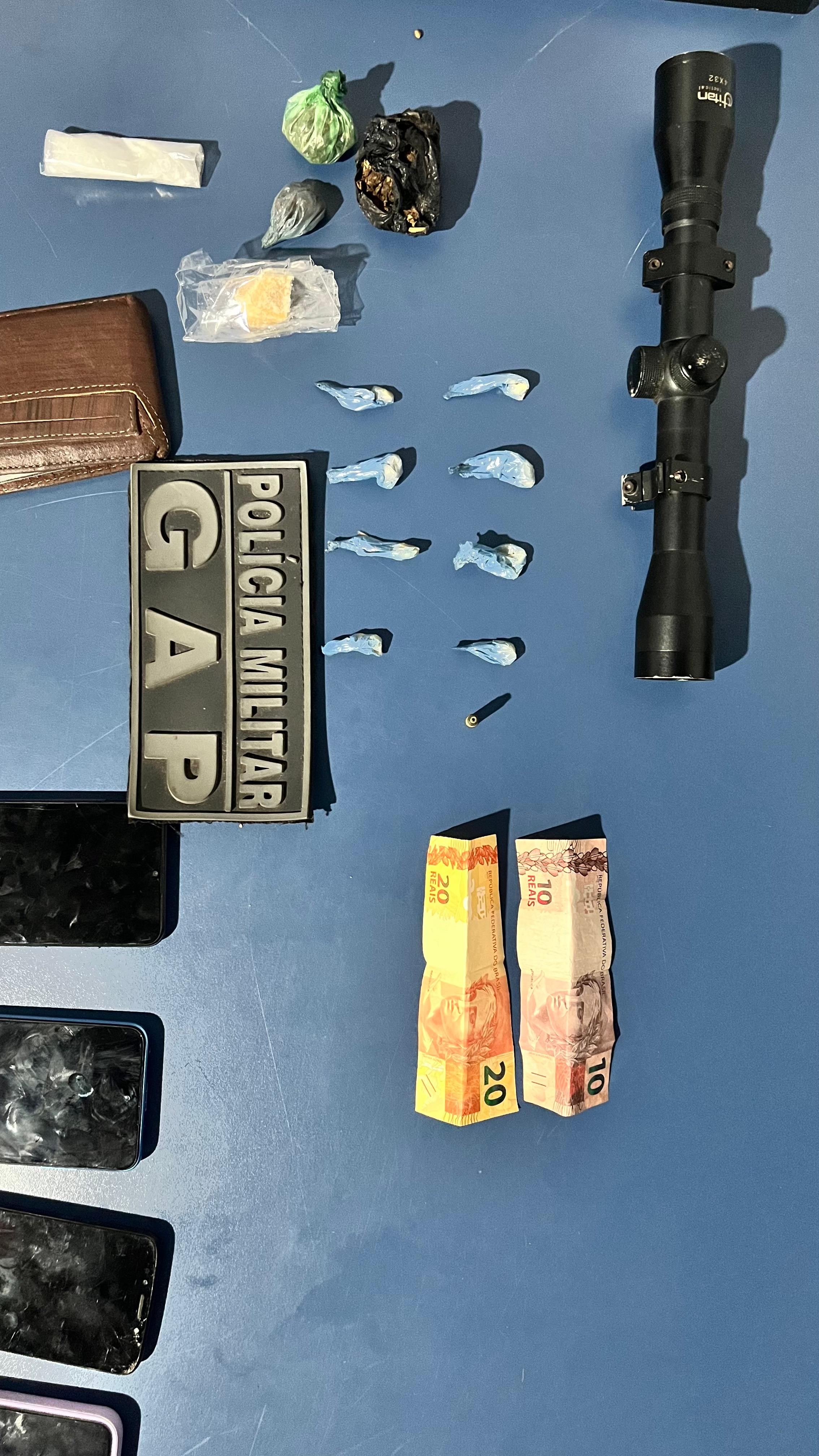 Polícia Militar prende membros de quadrilha por tráfico de drogas