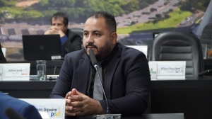 Jeferson Siqueira aponta suposta ilegalidade em contrato de R$ 12 milhões para comunicação e cobra explicações do prefeito