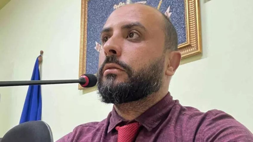 Vereador suspeito de matar ex-noivo se entrega à polícia
