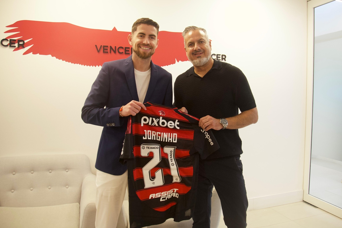 Flamengo anuncia a contratação de Jorginho, ex-Arsenal