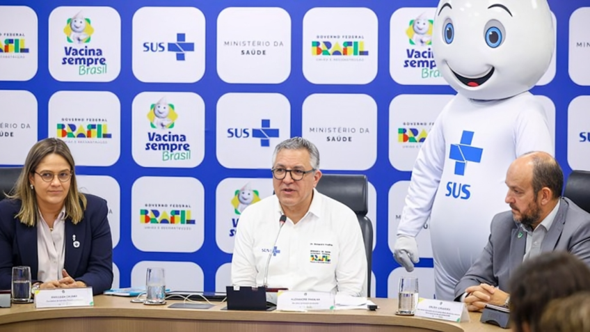 Padilha entrega relatório sobre redução de HIV em crianças