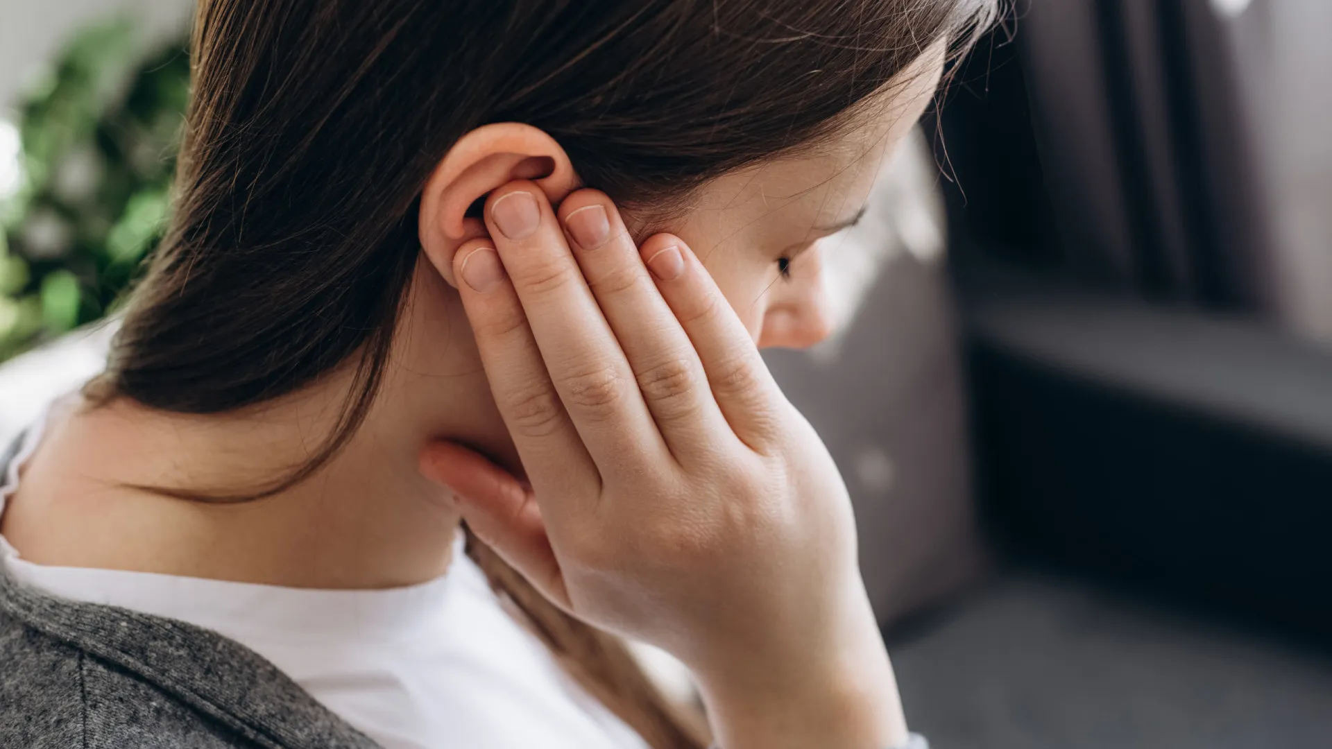 Ouvido entupido? Quando procurar ajuda médica