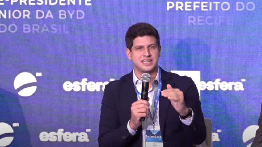 Setor público precisa colocar cidadão no centro, diz João Campos