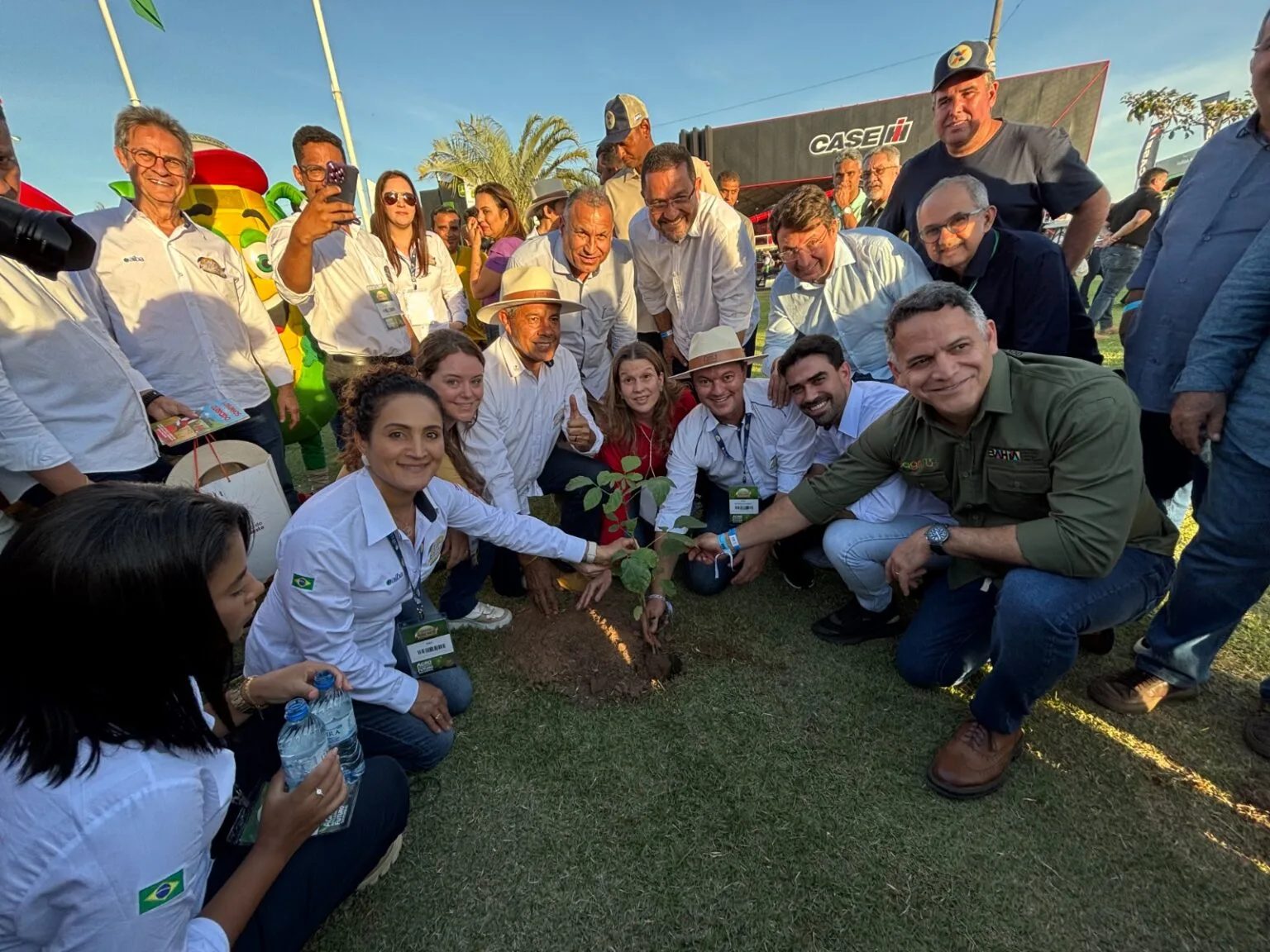 Bahia Farm Show 2025 marca avanço na gestão hídricacom entrega da primeira estação de monitoramento doAquífero Urucuia