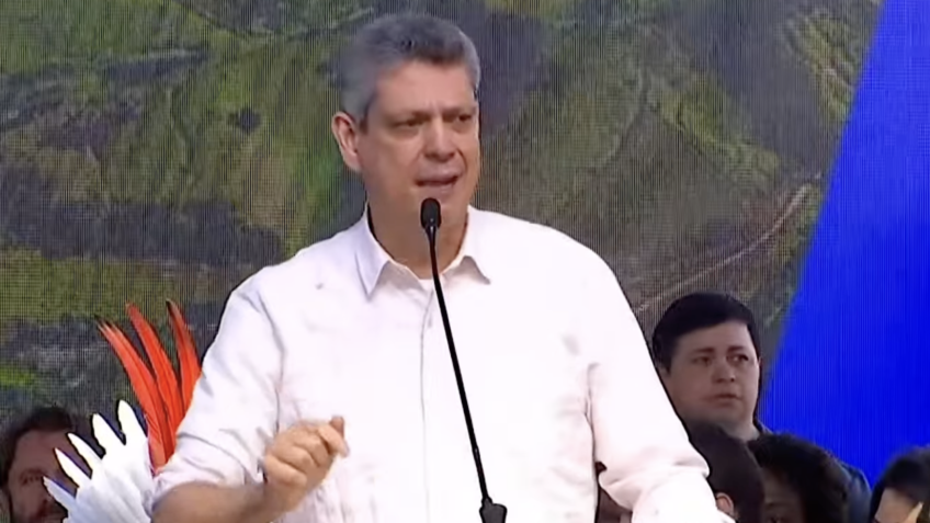 Ministro diz para Zema "lavar a boca com água sanitária"