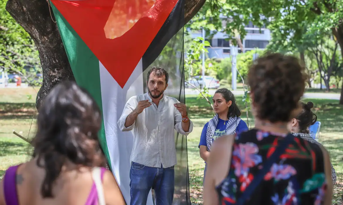 Ativista Thiago Ávila está a caminho do Brasil, diz Freedom Flotilla