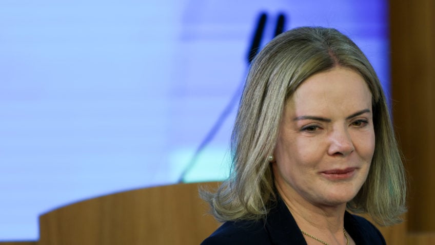Gleisi: MP do IOF resulta de diálogo entre governo e congresso