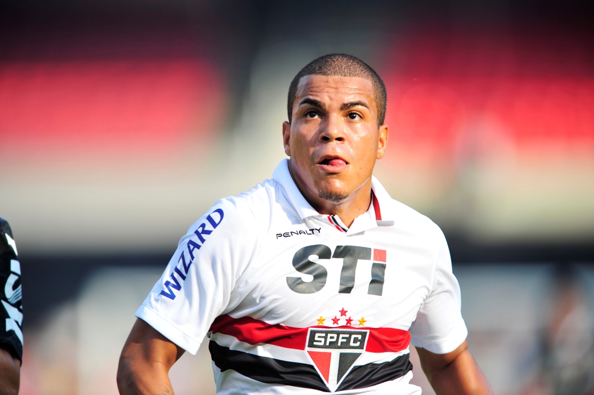 Jogador ex-Santos e São Paulo é preso por dívida de pensão alimentícia