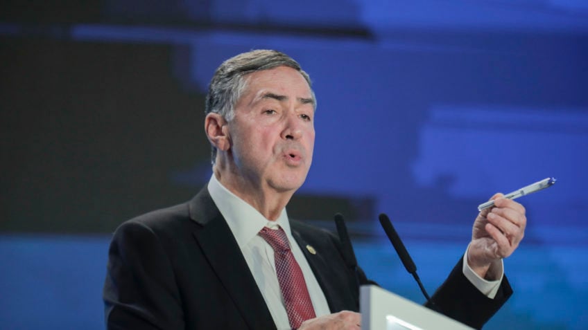 Barroso diz que STF “não está legislando” ao responsabilizar redes