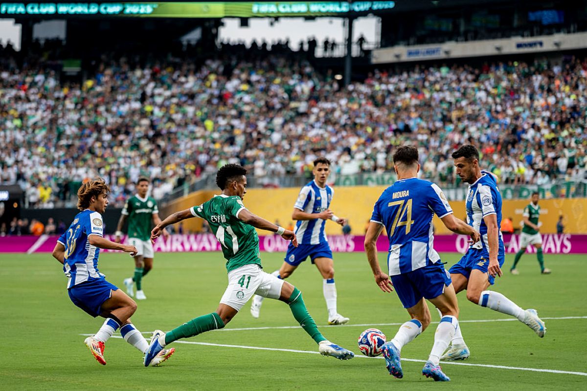 Palmeiras pressiona, mas empata com Porto na estreia do Mundial