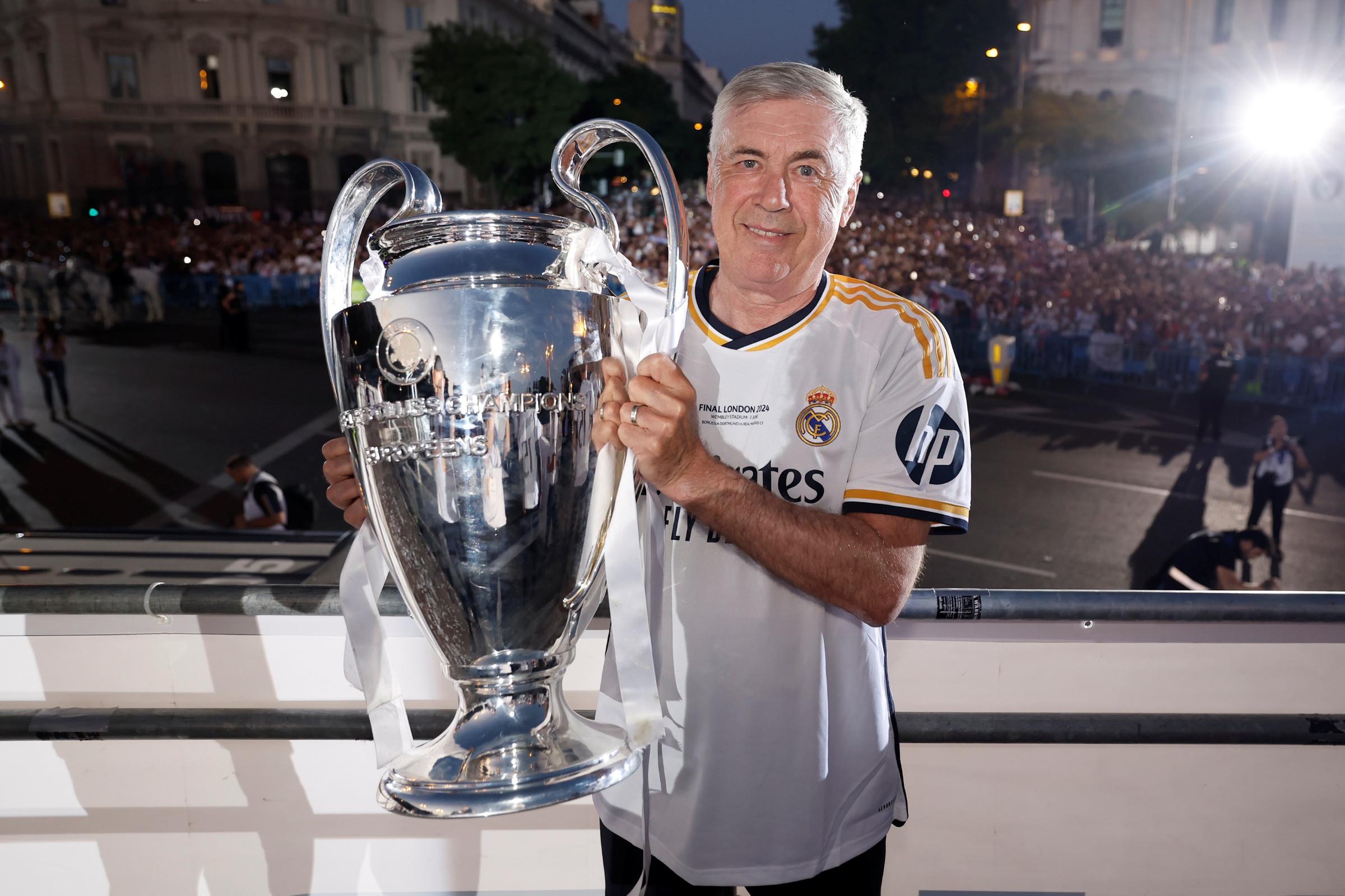 Técnico da Seleção, Carlo Ancelotti anuncia lançamento de novo livro