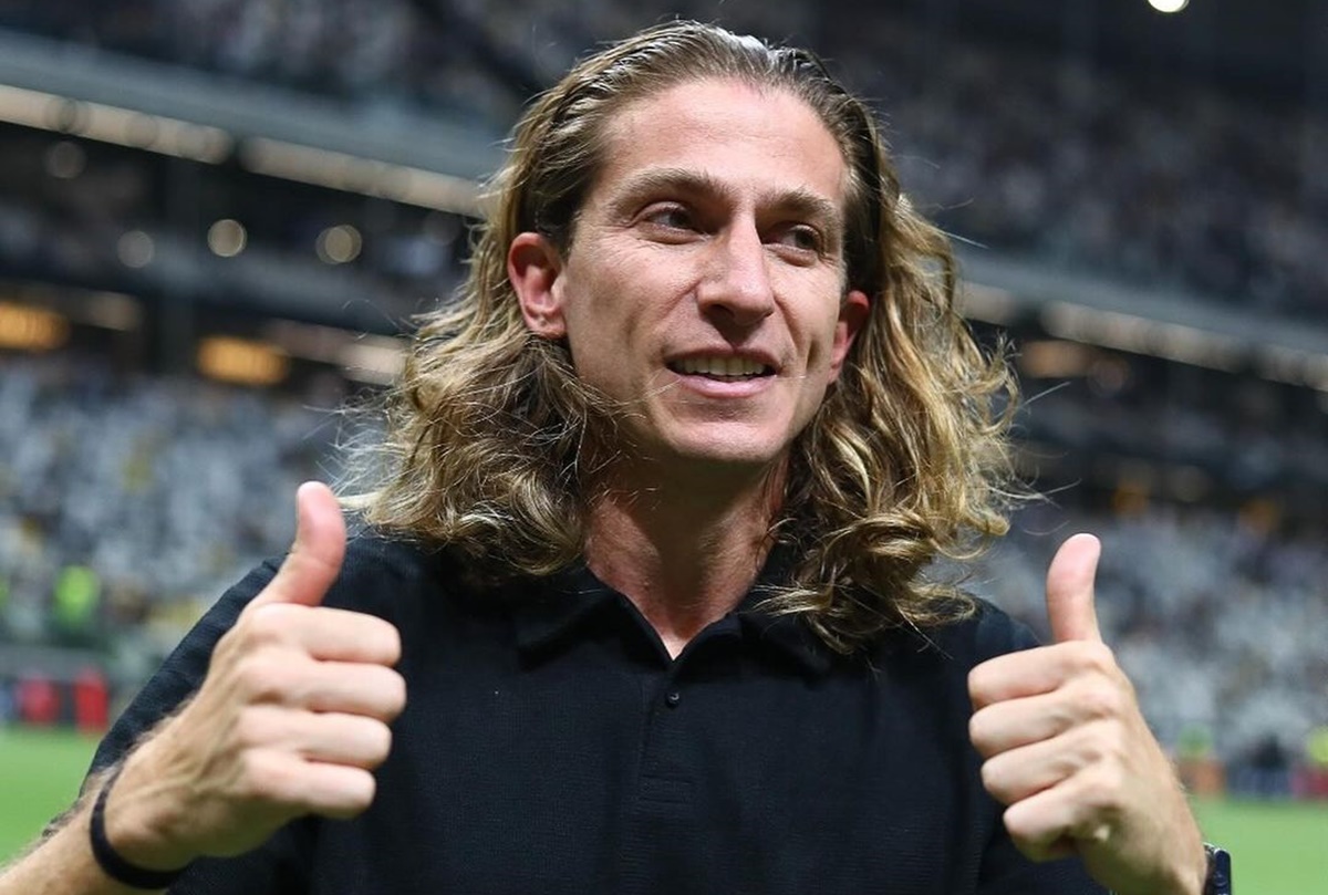 Jornal espanhol se derrete por Filipe Luís antes de estreia no Mundial