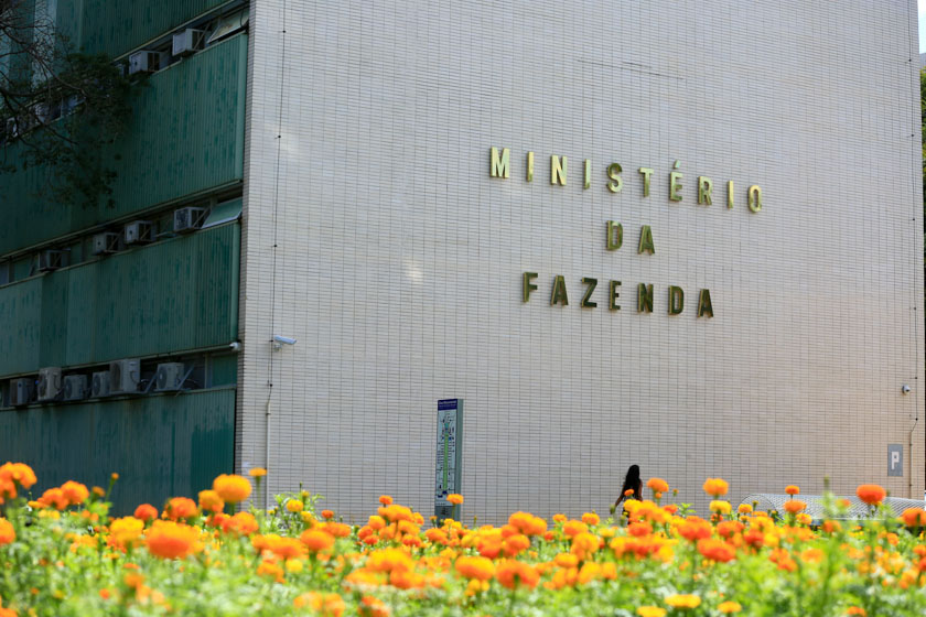 Número 2 de Haddad chefia Fazenda em semana decisiva para governo Lula