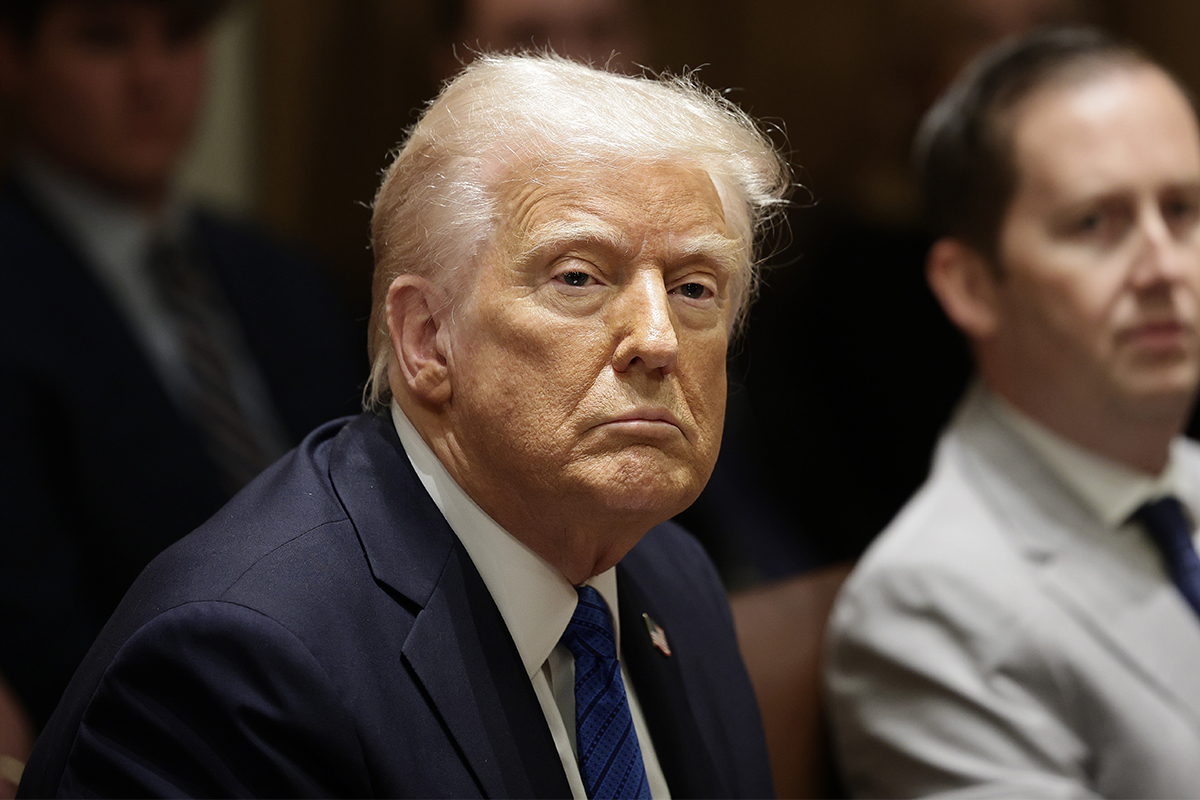 Trump afirma que Irã deve “desistir completamente” de armas nucleares
