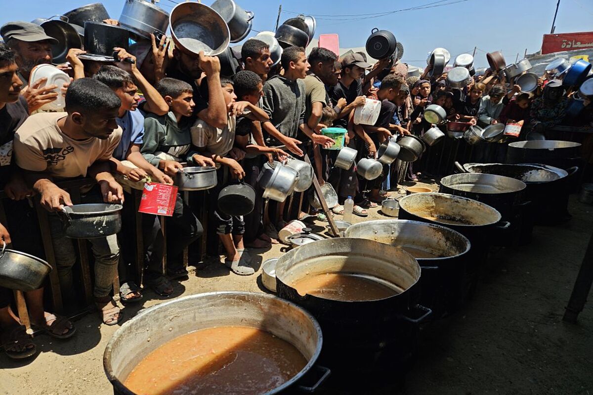 Forças israelenses matam 51 palestinos que aguardavam ajuda em Gaza