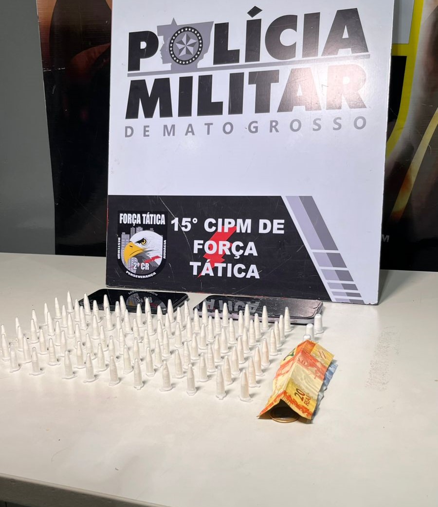 Força Tática prende homem por tráfico e apreende 99 porções de cocaína