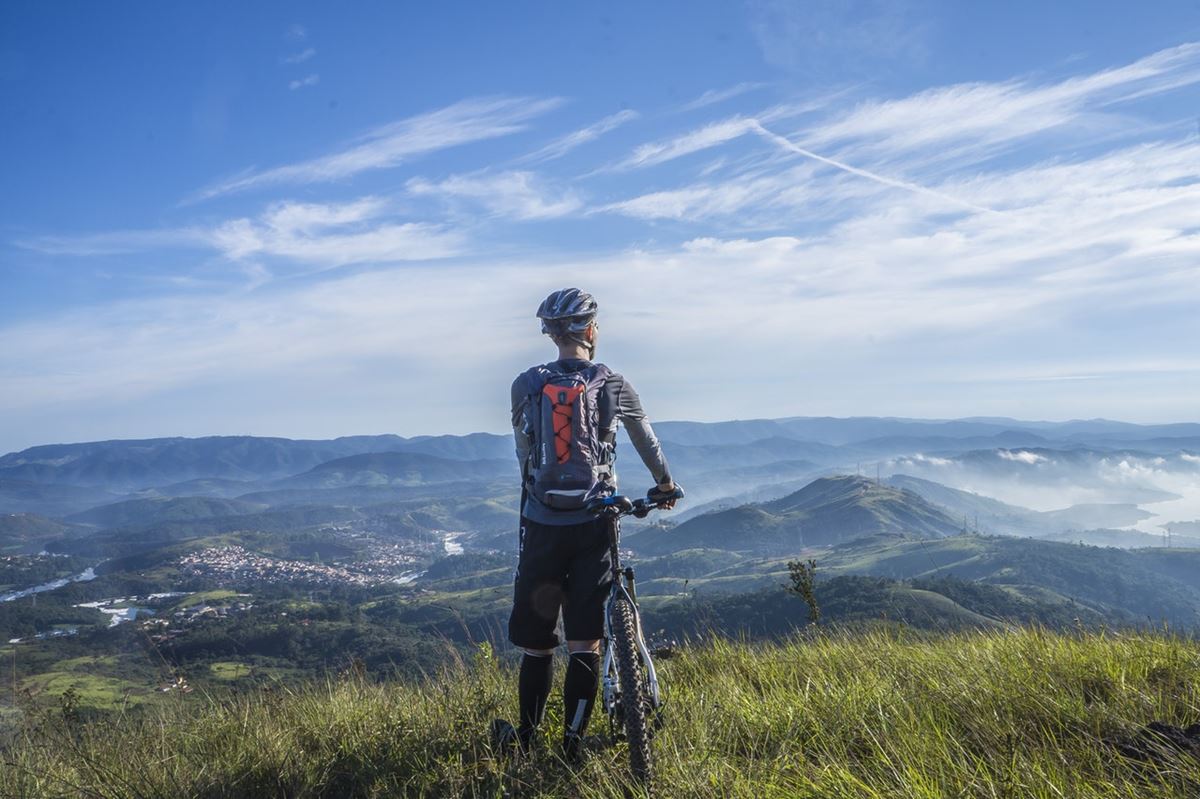 Ciclismo aumenta volume cerebral e reduz risco de demência, diz estudo