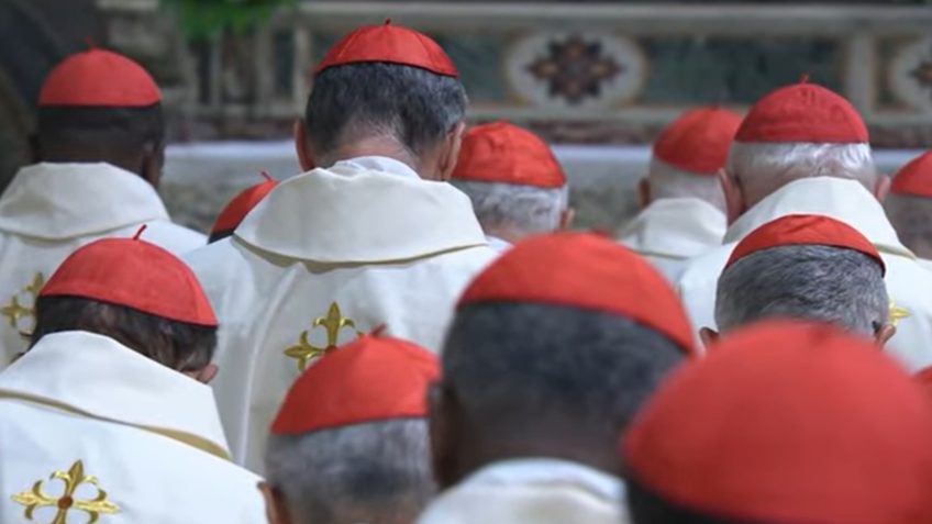 Cristianismo mantém liderança; islâmicos e sem religião crescem