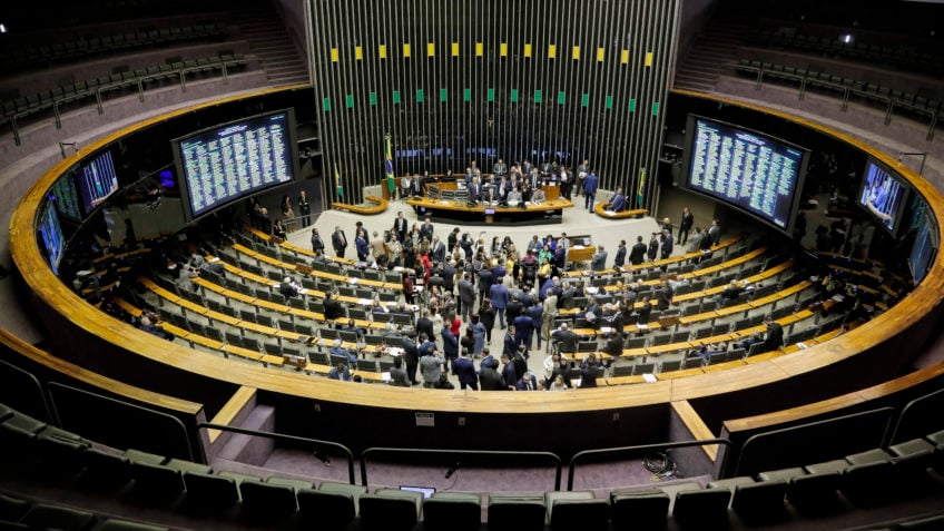 Congresso derruba veto de Lula à pensão a vítimas do zika vírus