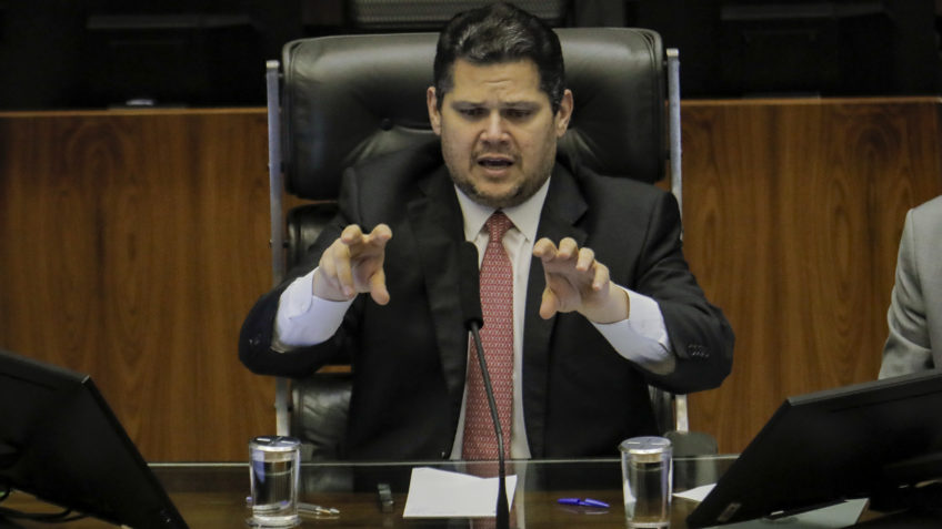 Congresso derruba vetos de Lula e mantém fundos isentos
