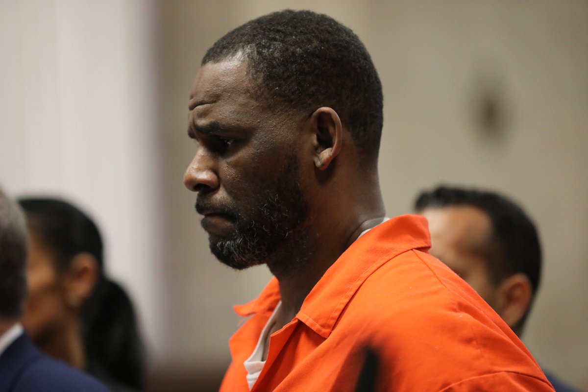 Rapper R. Kelly é hospitalizado após ter overdose na prisão