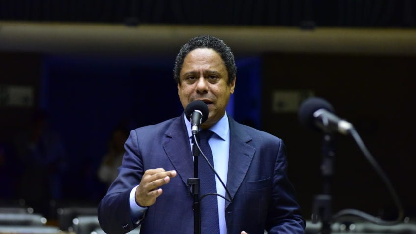 Deputado quer criar grupo para discutir relações trabalhistas