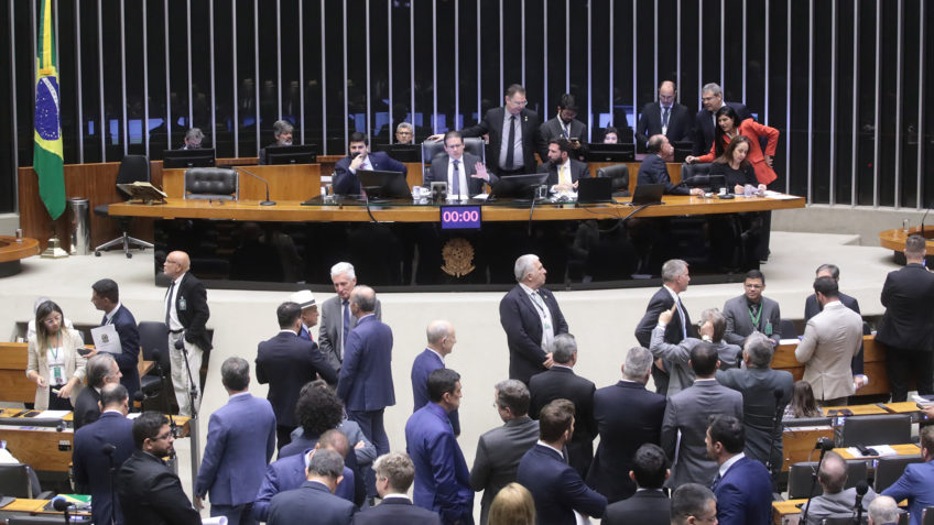 Governo minimiza derrota, mas Centrão dá como certa derrubada do IOF