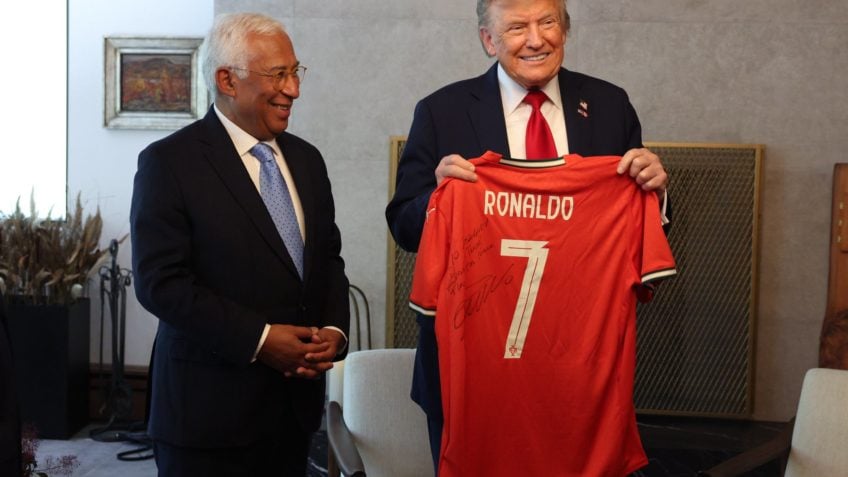 Trump ganha camisa autografada de Cristiano Ronaldo