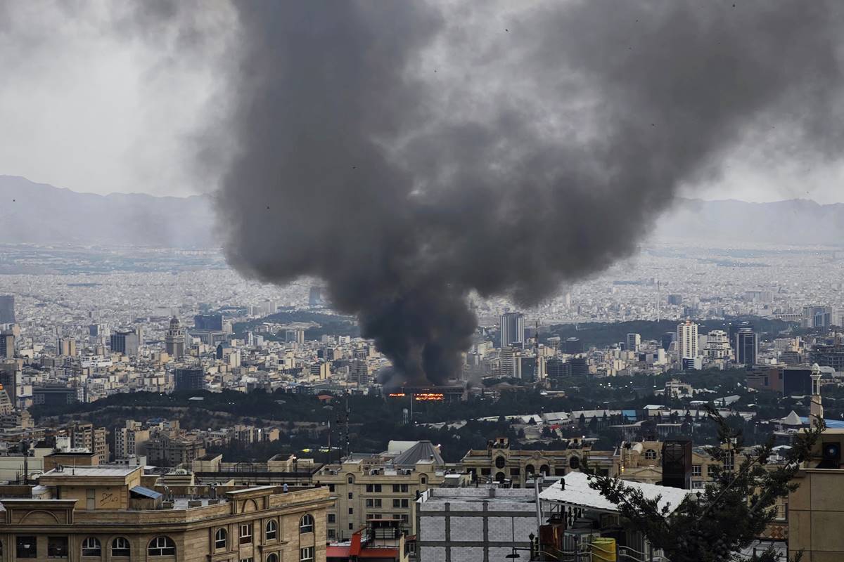 Conflito Israel x Irã entra pelo 6º dia com ataques incessantes