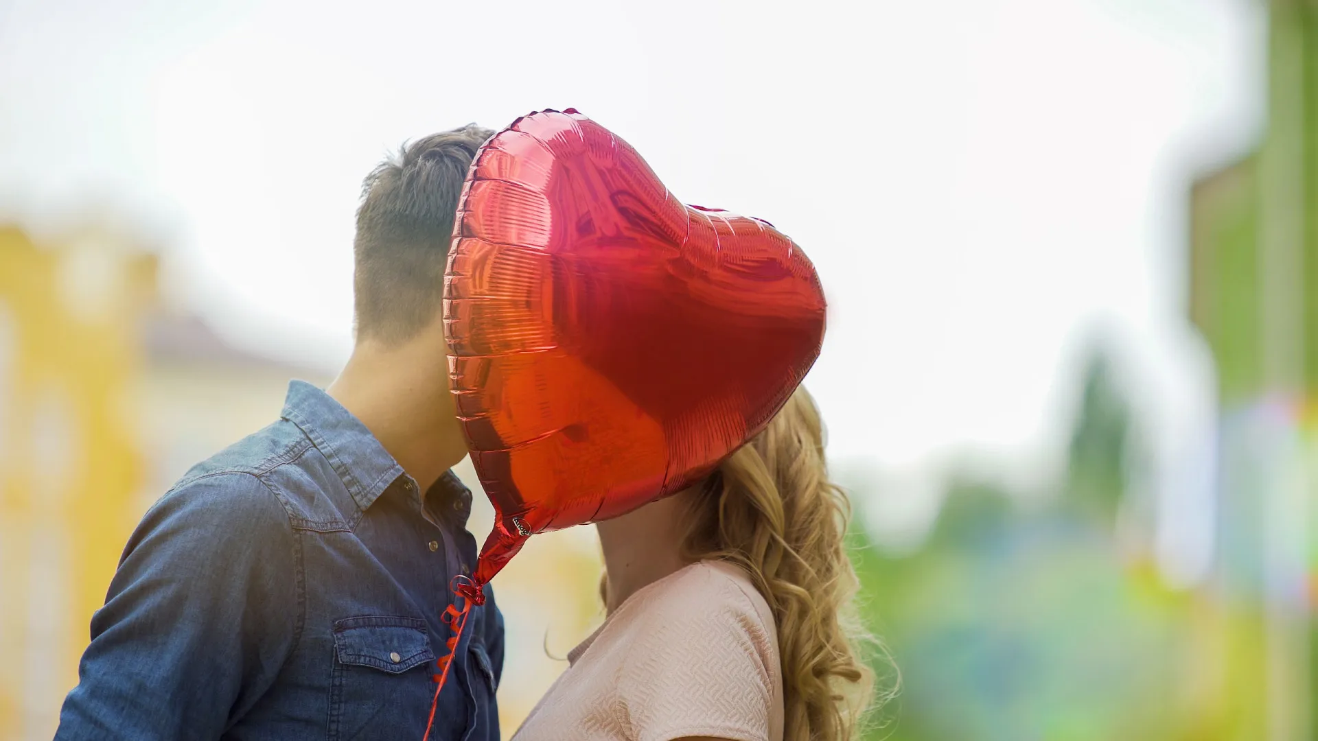 Quatro signos que podem viver um amor inesperado ainda este mês