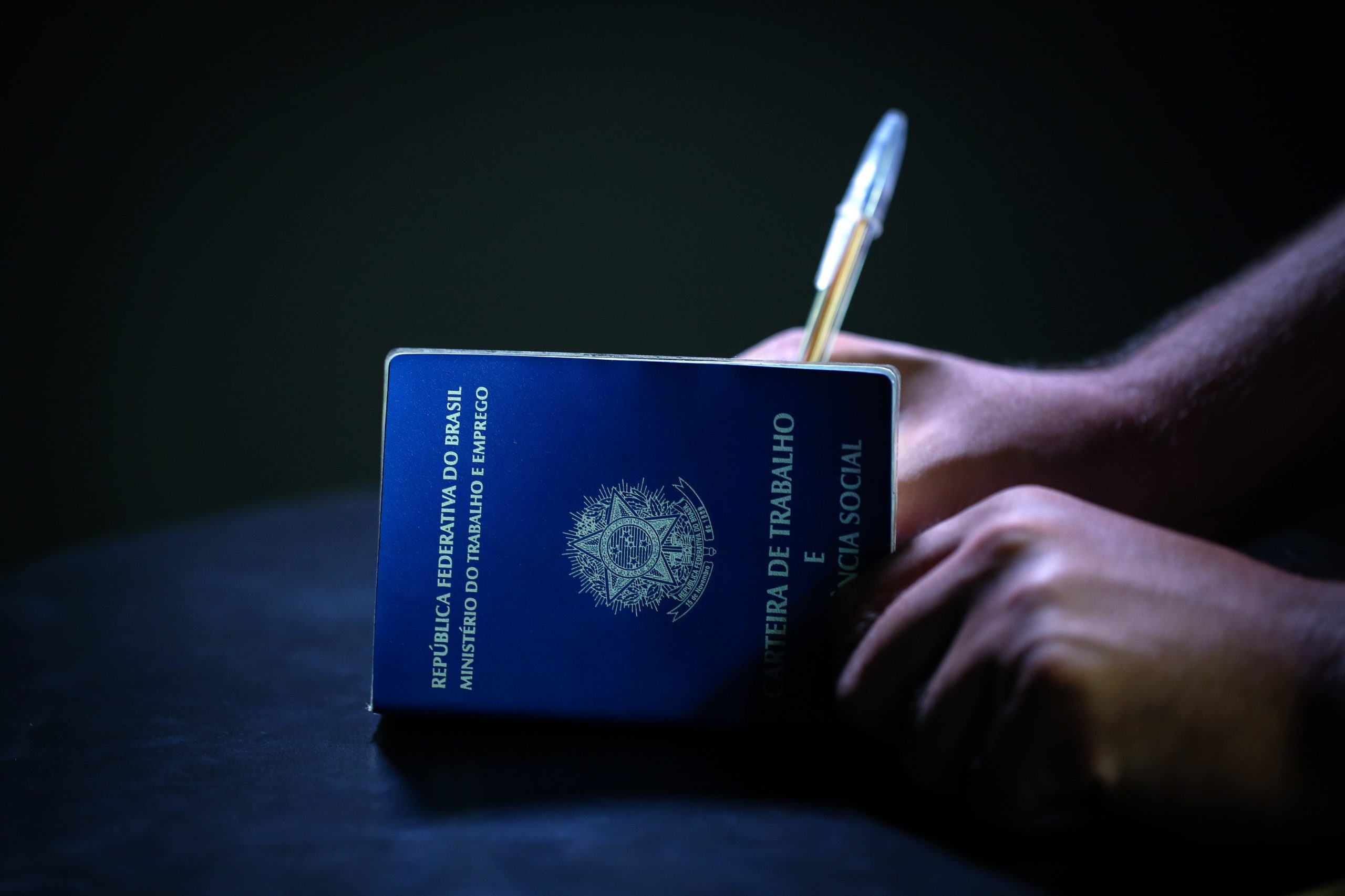 Governo adia para 2026 regra que limita trabalho aos feriados