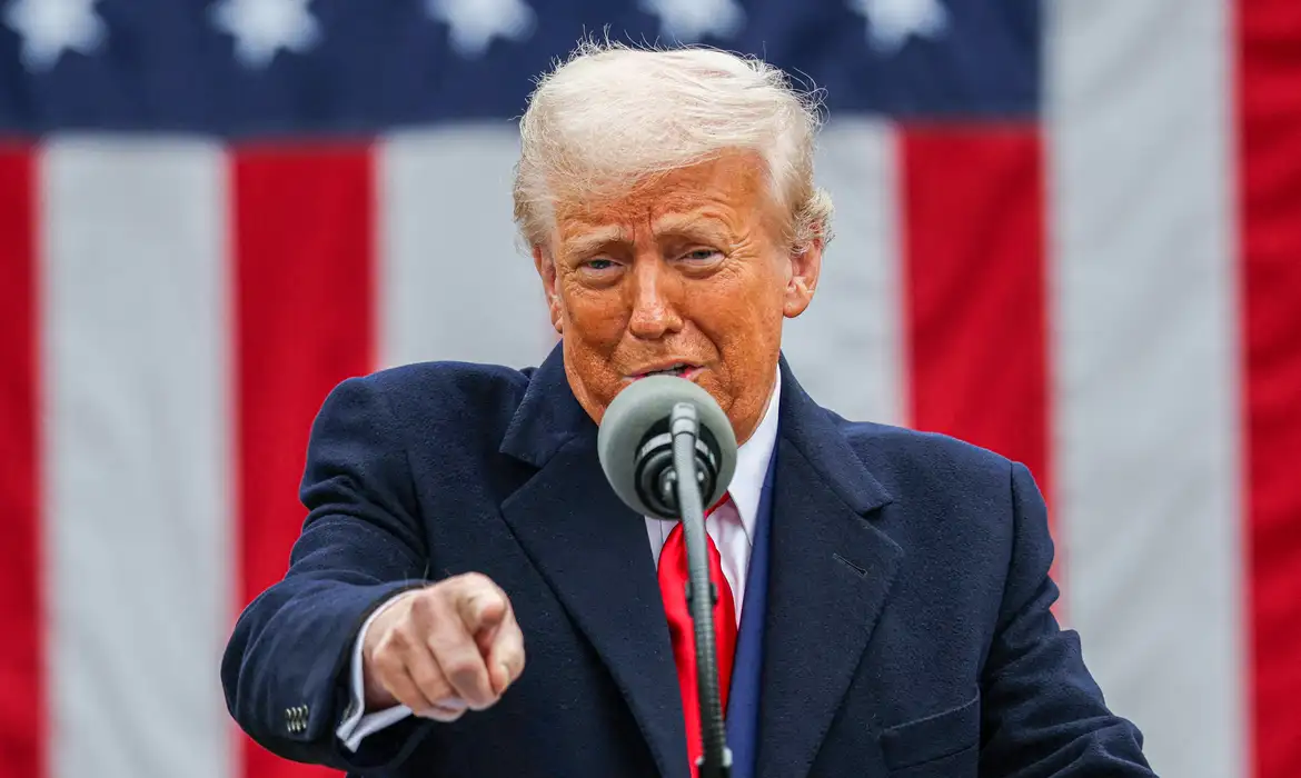Aiatolá ameaça reagir contra EUA após Trump exigir a rendição do Irã