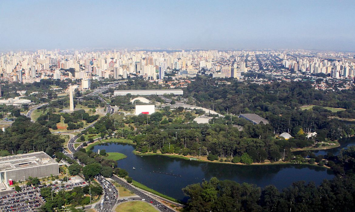 Câmara de SP debate flexibilização da lei Cidade Limpa