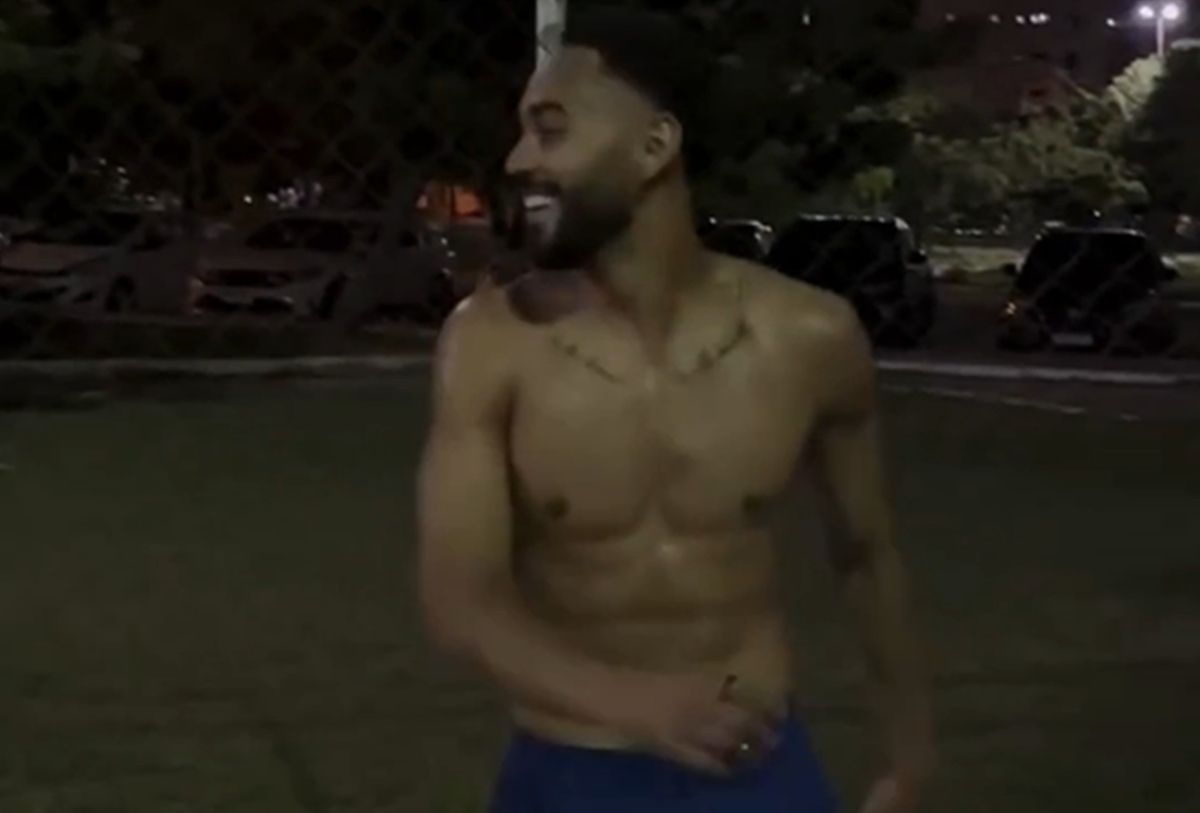 Vídeo: Matheus Cunha, da Seleção e United, joga pelada em João Pessoa