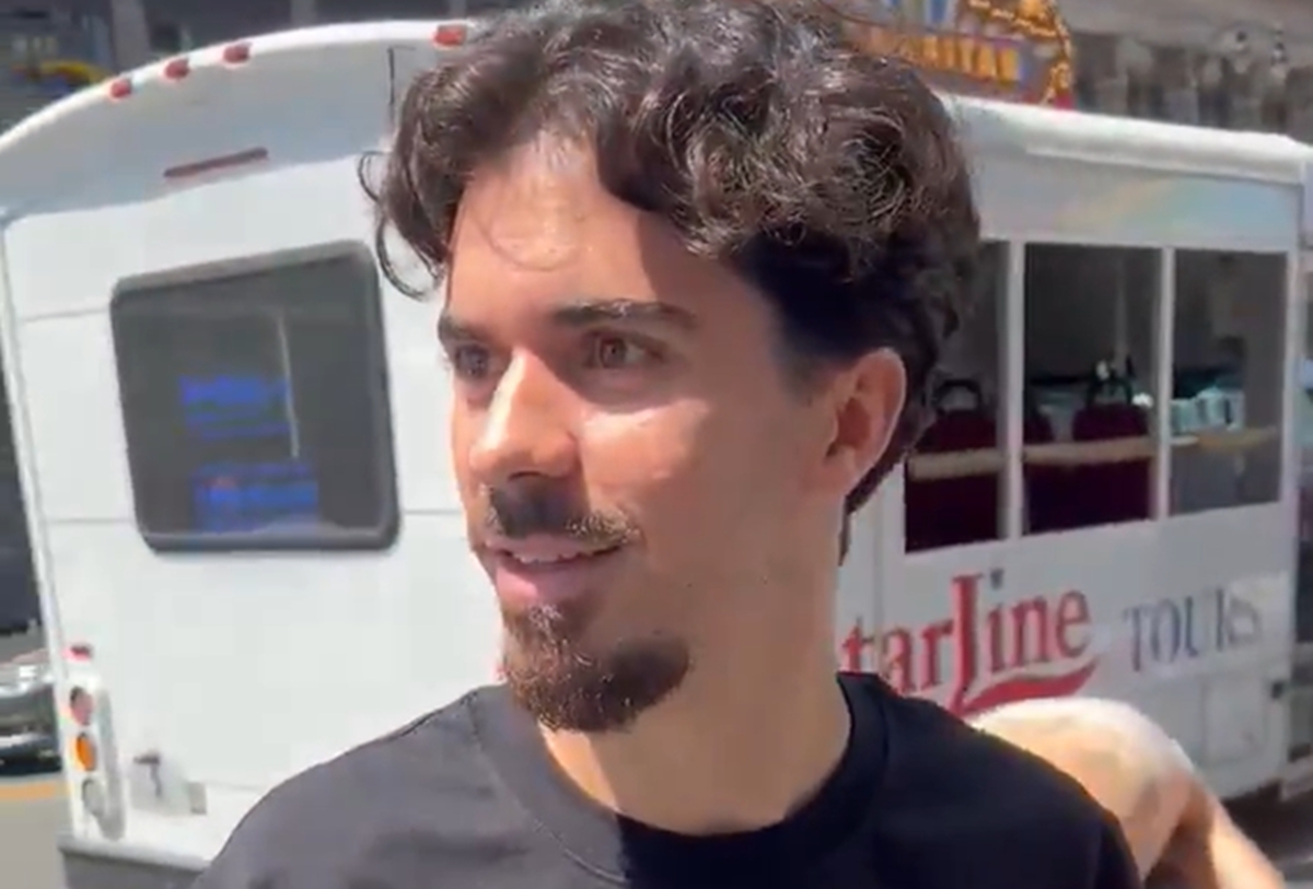 Torcedores do Botafogo encontram Vitinha: “Conhece ‘Magic’ Freitas?”