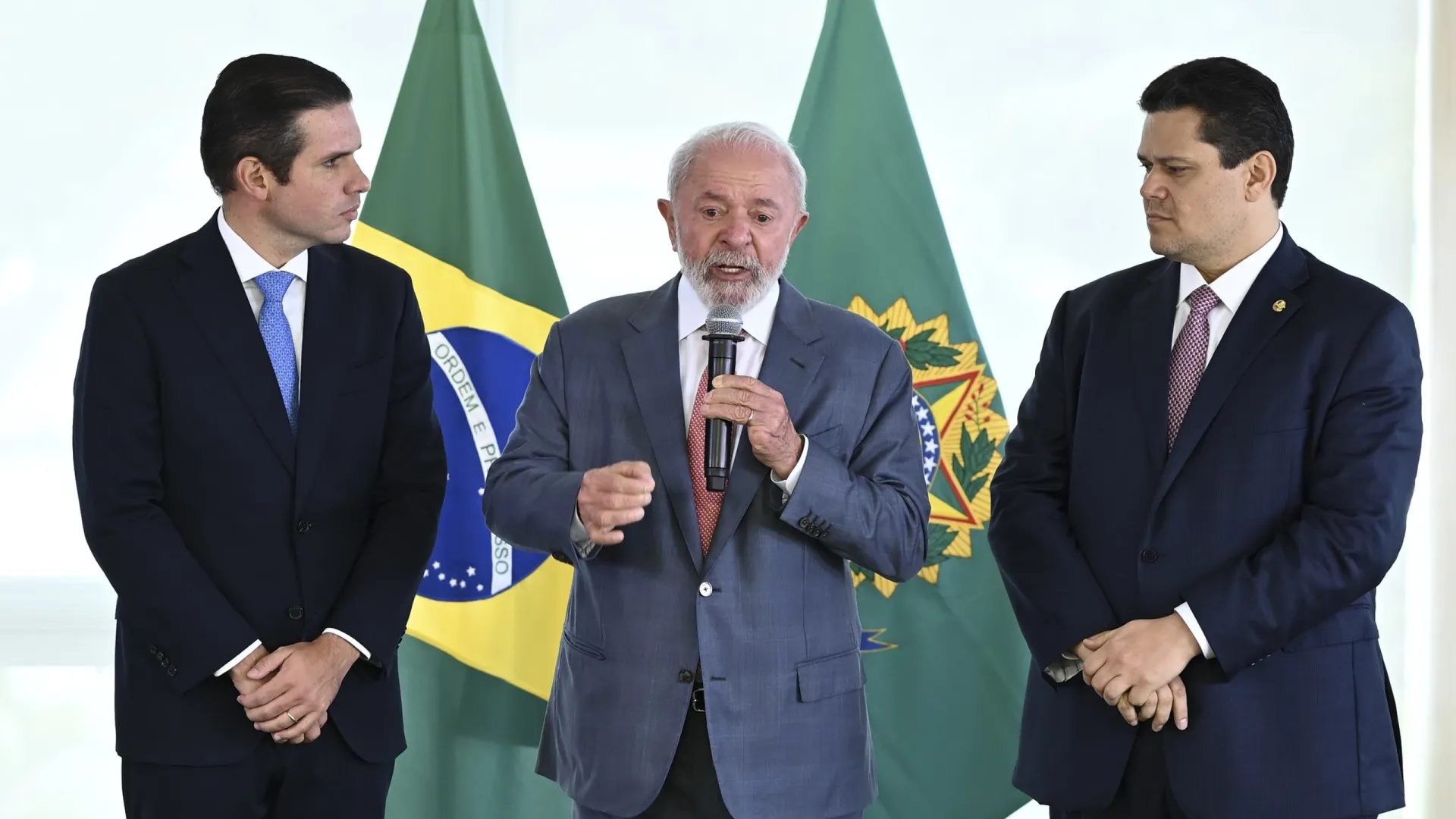 'Congresso inimigo do povo' domina redes em críticas contra parlamentares