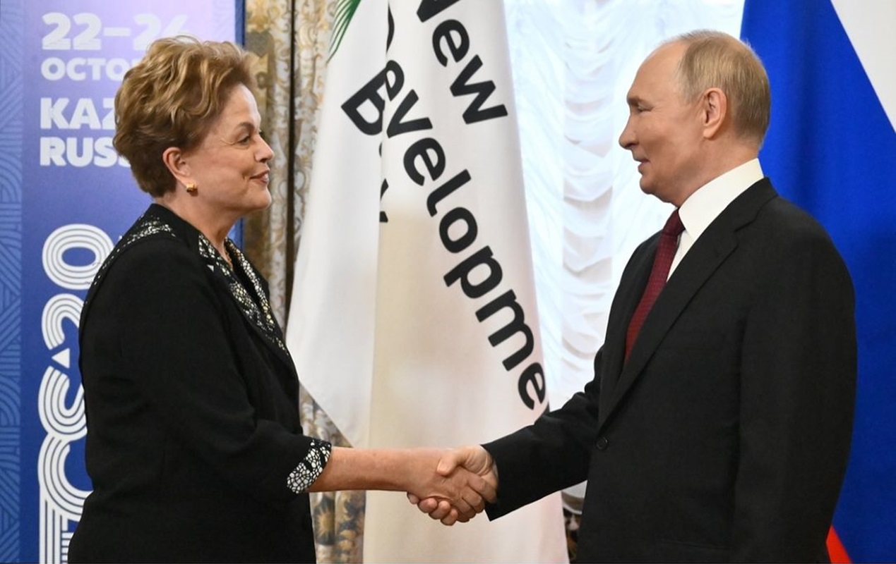Putin recebe Dilma e volta a elogiar presidente do banco dos Brics