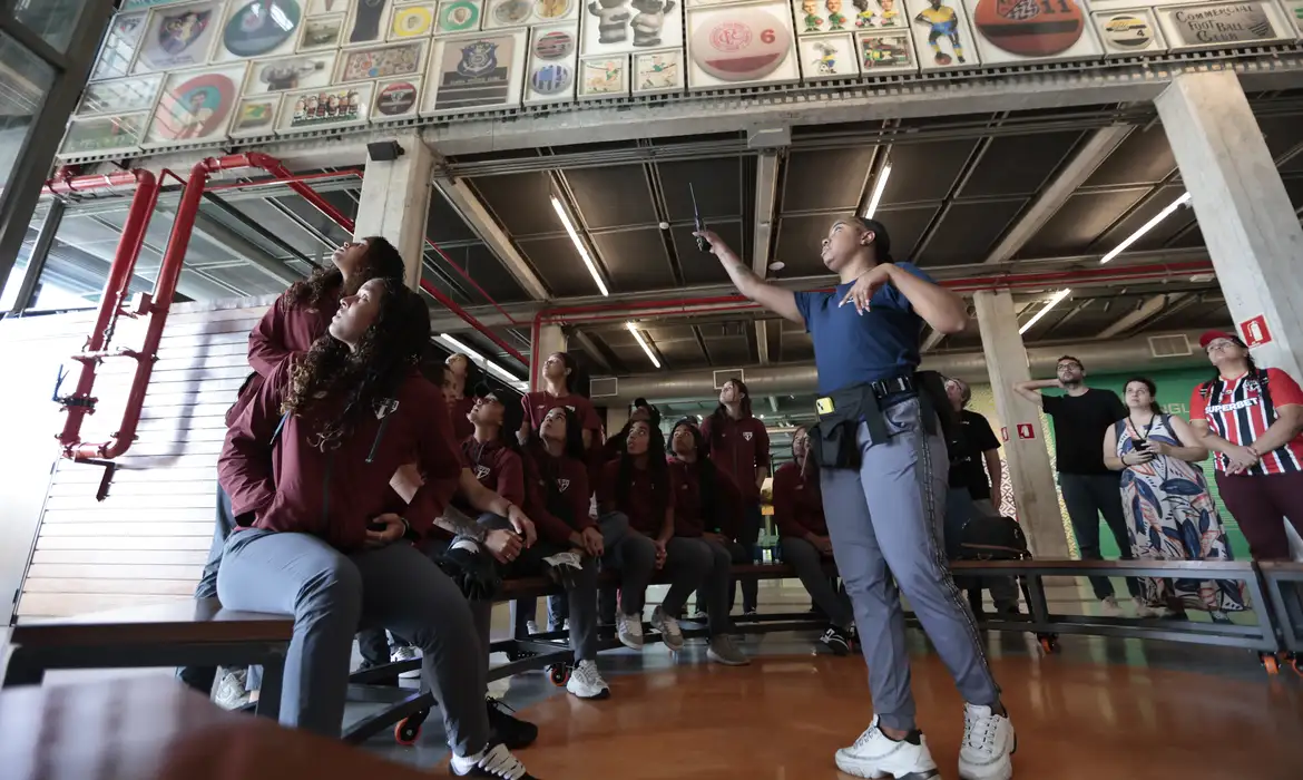 SP: torcedores acompanham o Campeonato Feminino no Museu do Futebol