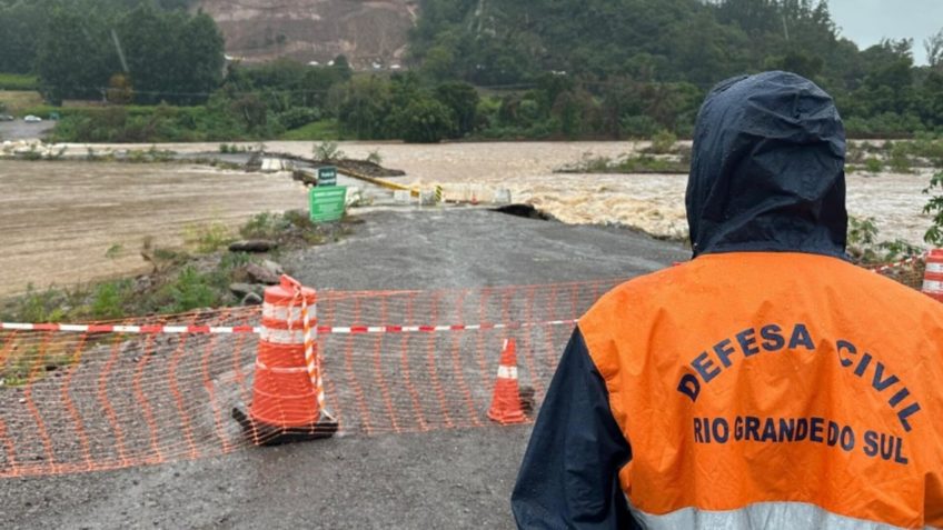 Chuvas no RS matam 2 e deixam mais de 2.000 desabrigadas