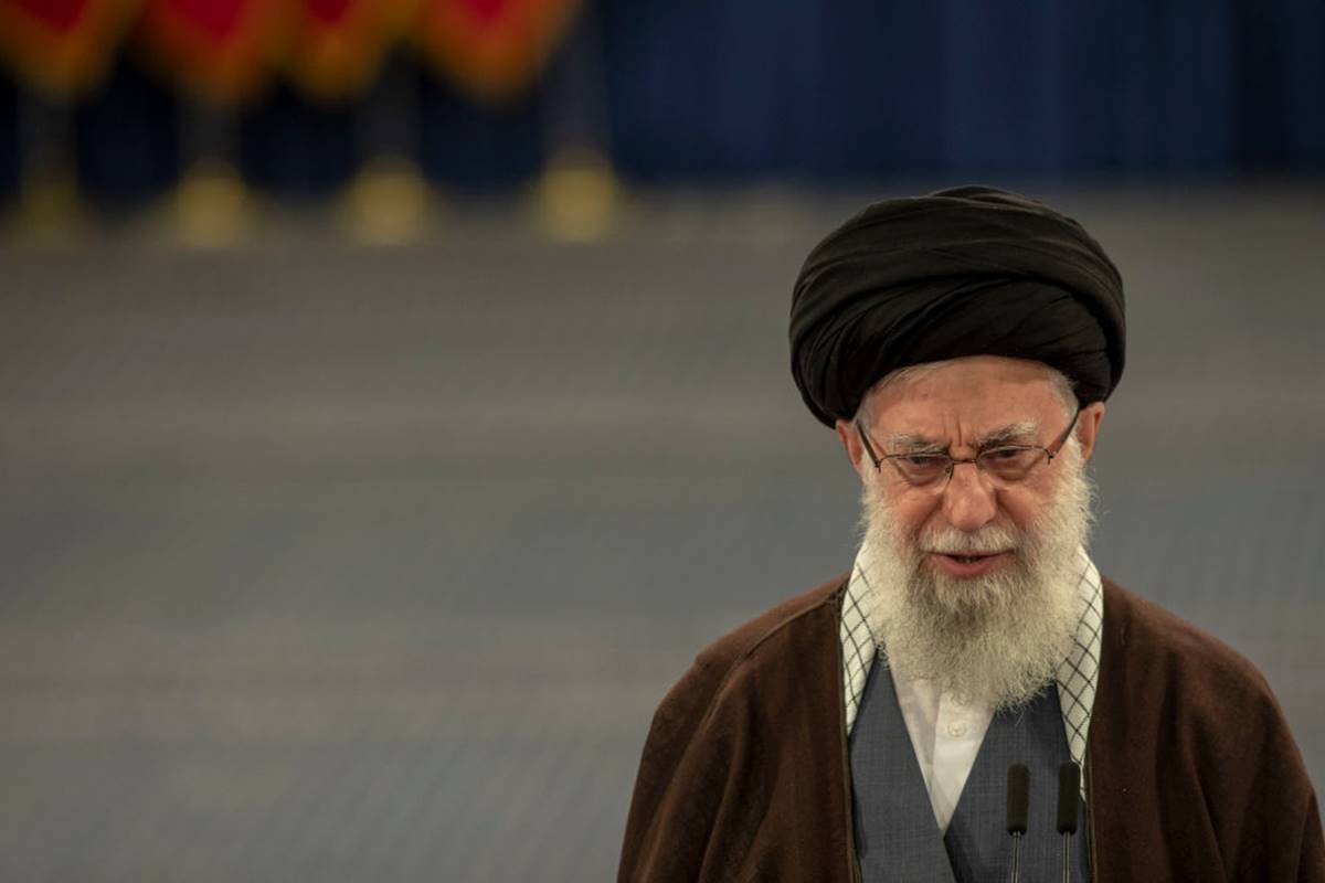 Khamenei provoca Israel: pedir ajuda aos EUA é “sinal de fraqueza”