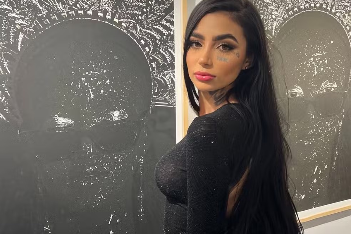 Cantora brasileira morre após passar por plásticas na Turquia